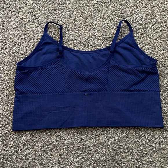 PINK Victoria's Secret Sports Bra - Picture 4 of 8